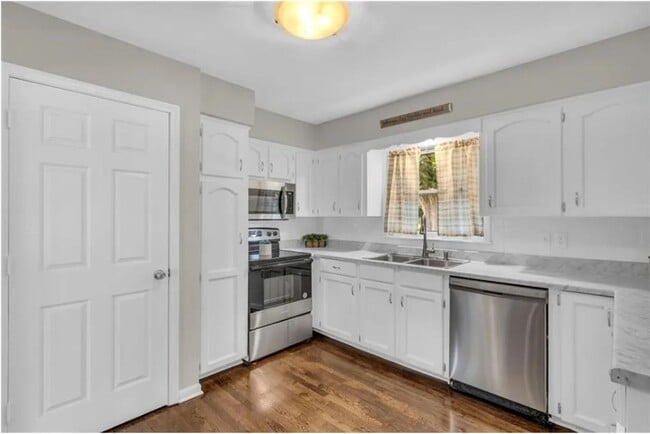 Building Photo - 8604 Ford Ave