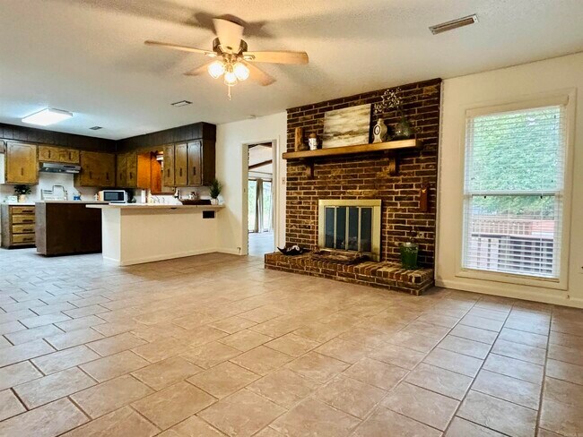 Building Photo - 816 Teresa Dr
