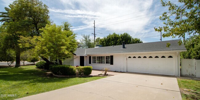 Building Photo - 4861 E Calle Redonda