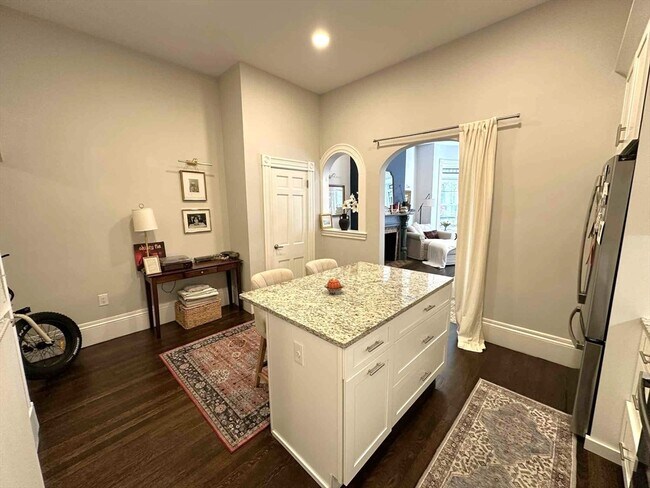 Building Photo - 112 Pinckney St