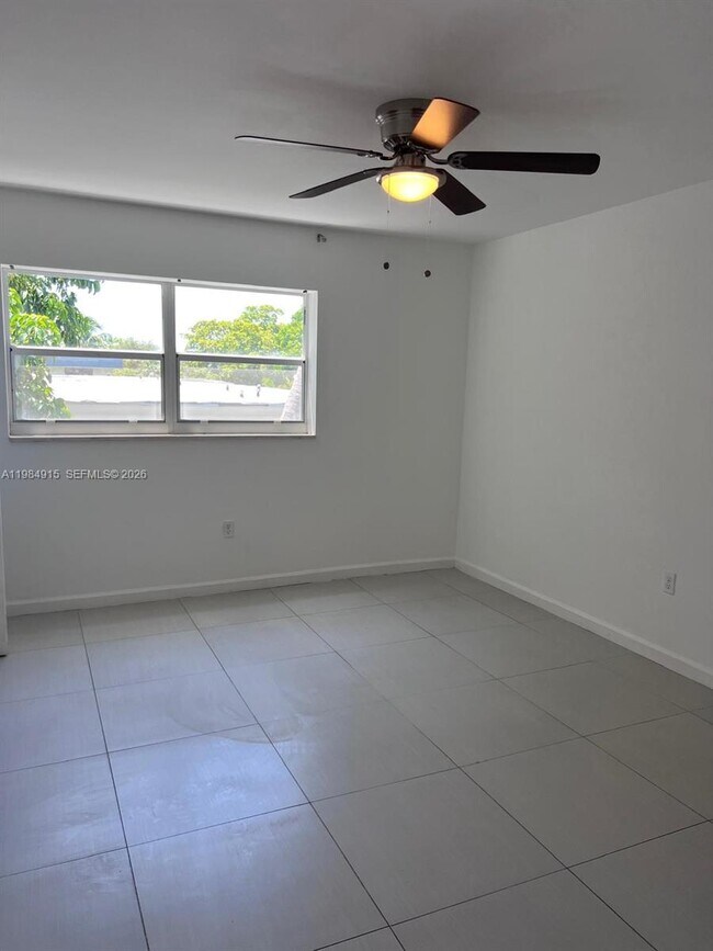 Building Photo - 7820 NE Bayshore Ct