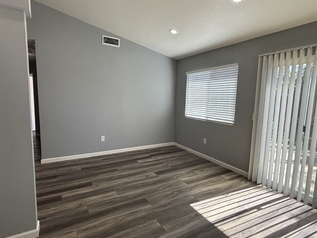 Building Photo - Cute, Well Maintained 3 Bedroom Home