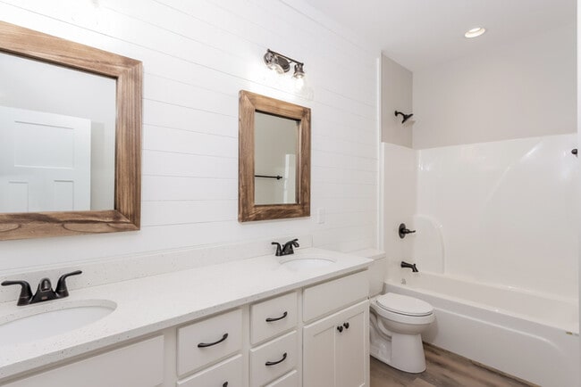 Building Photo - Beautiful 3-Bedroom Home in Deatsville, AL