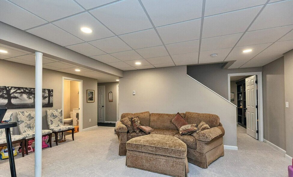 Building Photo - 5 Deer Run