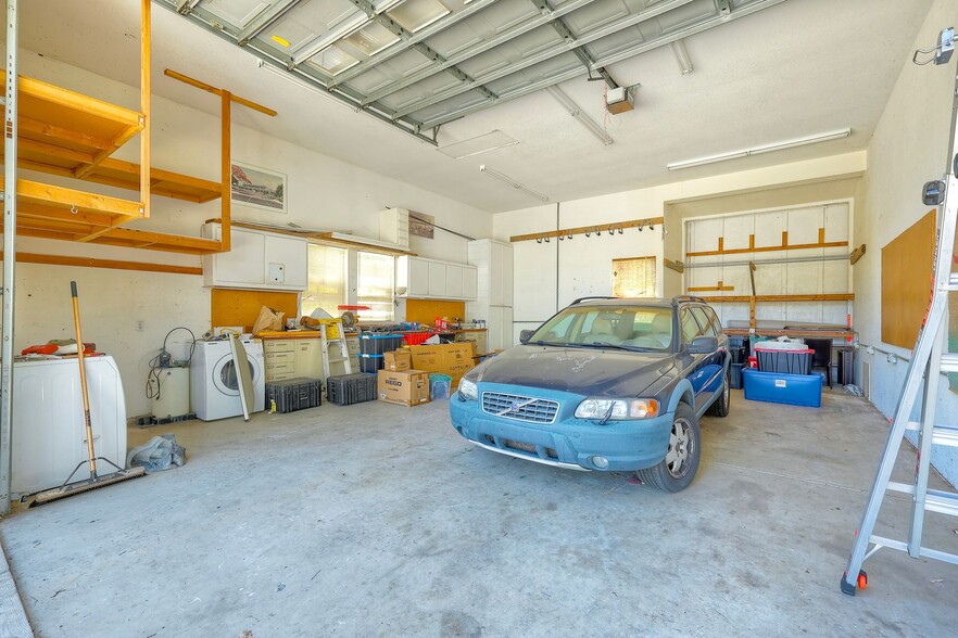 Large detached shop garage - 22242 Little Klondike Rd