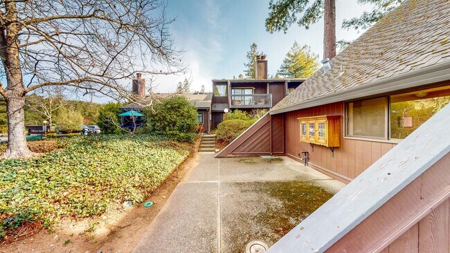 Building Photo - PURE Property Management Presents: Beautiful 3 Bedroom/2 Bath in Santa Rosa!