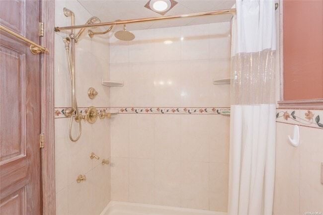 Building Photo - 43 Spencer Ln