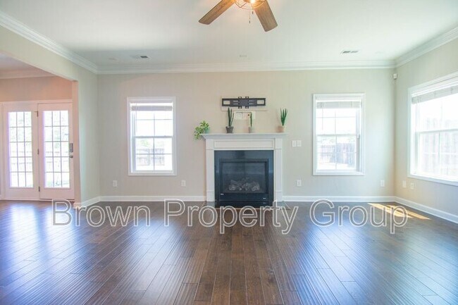 Building Photo - 2220 Oldenburg Ln