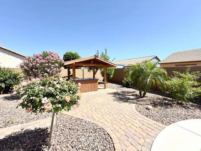 Building Photo - 17455 W Meadow Ln