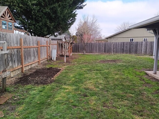 Building Photo - This Gem Of A House is Ready For You!