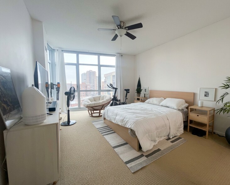 Building Photo - 1133 W Granville Ave