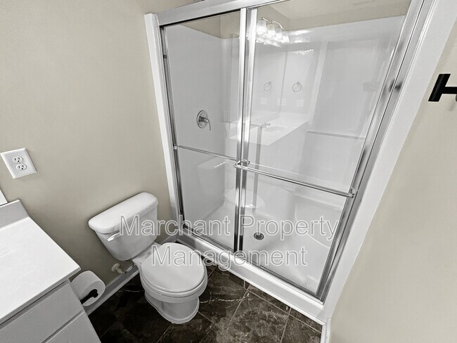 Building Photo - 766 Elmbrook Dr
