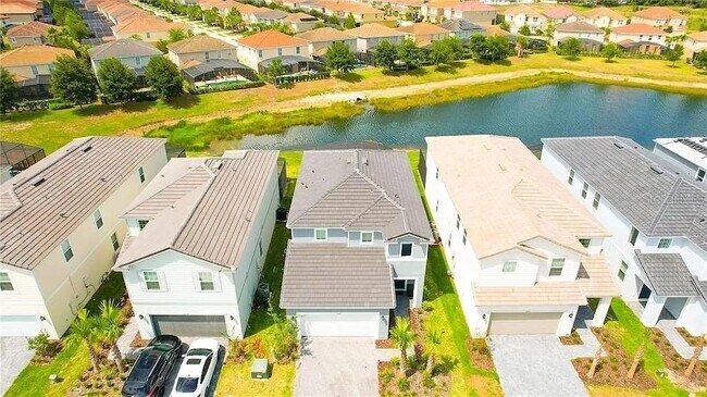 Building Photo - 7243 Oak Hammock Dr