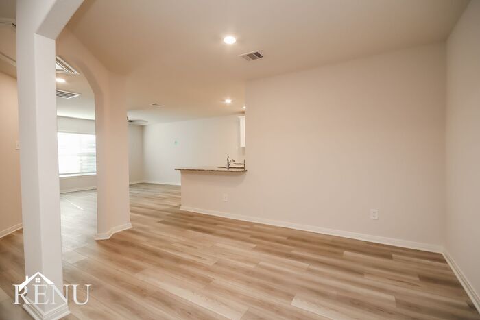 Building Photo - 10446 Sweetwater Creek Dr