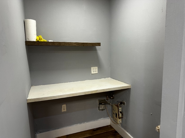 Building Photo - 804 SW 2nd St