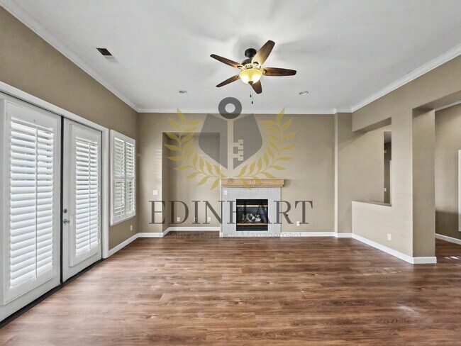 Building Photo - 818 S Apple Ave