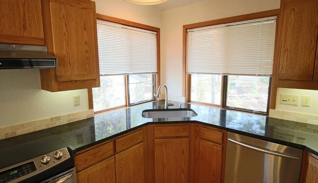 Building Photo - Spacious 3 Bed/2 Bath Home in Sunriver - M...