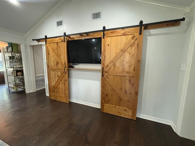 Building Photo - ELLERBE ROAD ESTATES BEAUTY