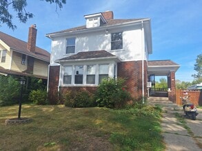 Building Photo - Come see your new home!