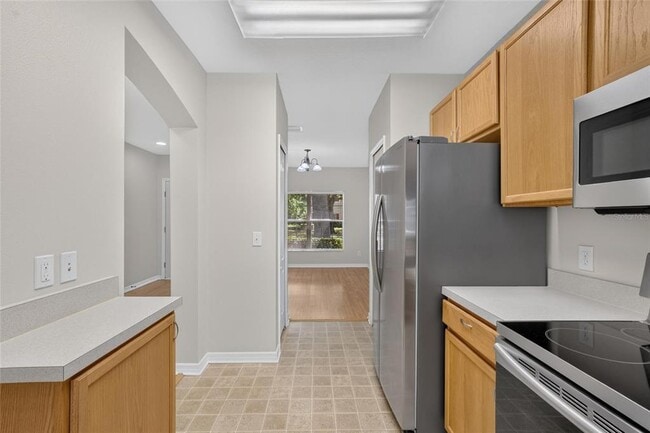 Building Photo - 15768 Fishhawk Falls Dr