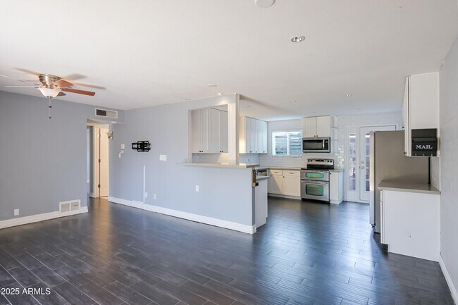 Building Photo - 4142 E Calle Redonda