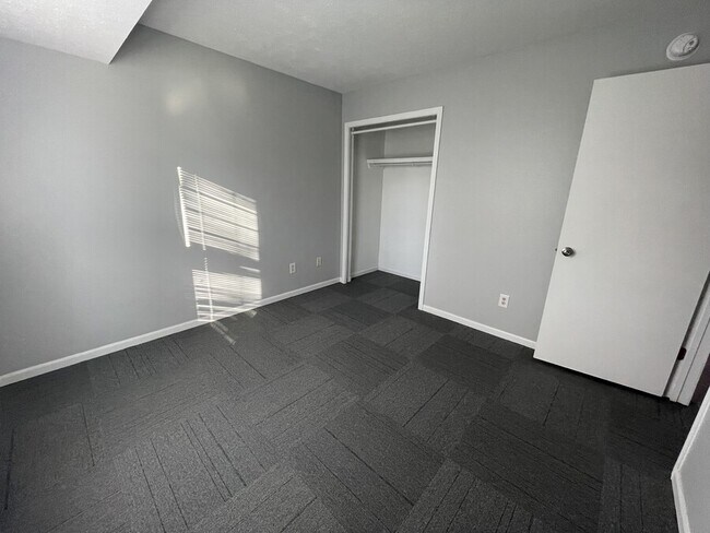 Building Photo - 360 Stone Dr