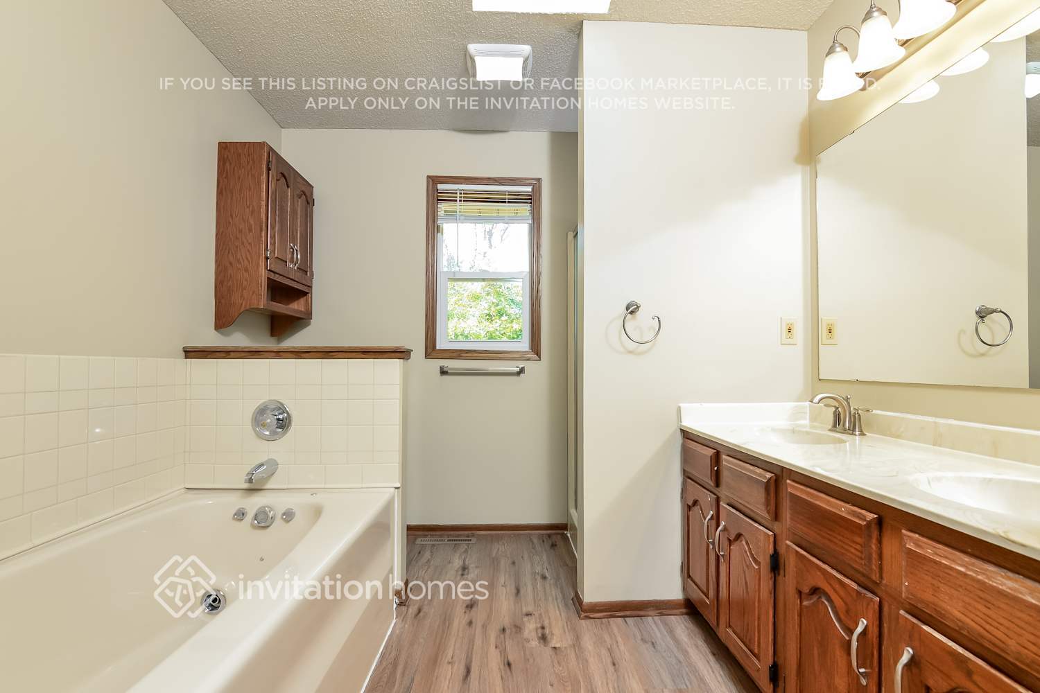 Building Photo - 1609 Lakewood Dr N