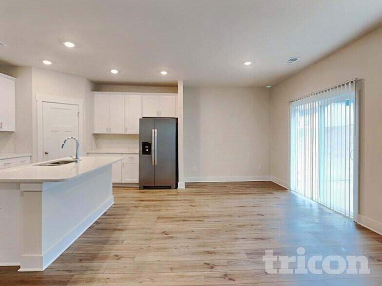 Building Photo - 300 Allenby Ln