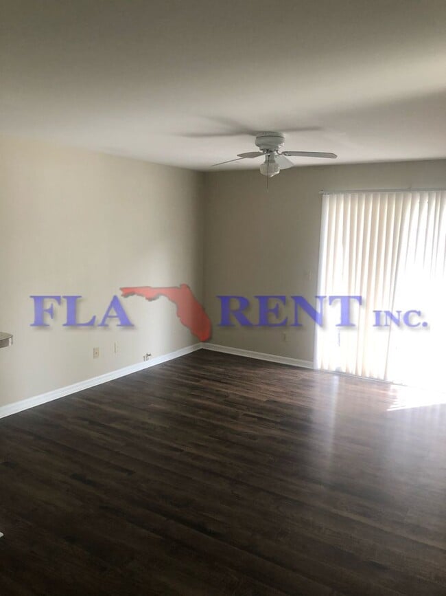 Building Photo - 2/1 condo in Orlando