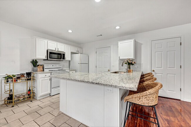 Building Photo - 864 Melmar Dr
