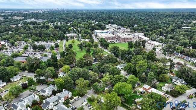 Building Photo - 6100 Hampstead Ave