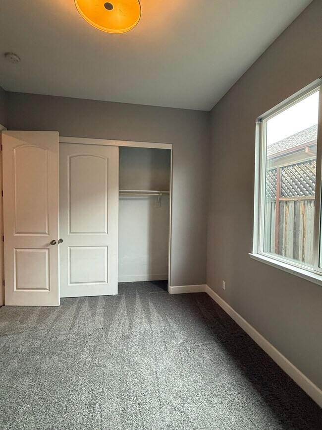 Building Photo - Gorgeous 4 Bedroom 3 Bathroom Single Level New Construction Home in Northeast Santa Rosa