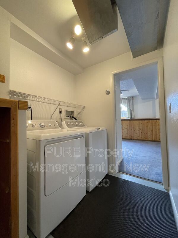 Building Photo - 3109 Greenbriar Ave