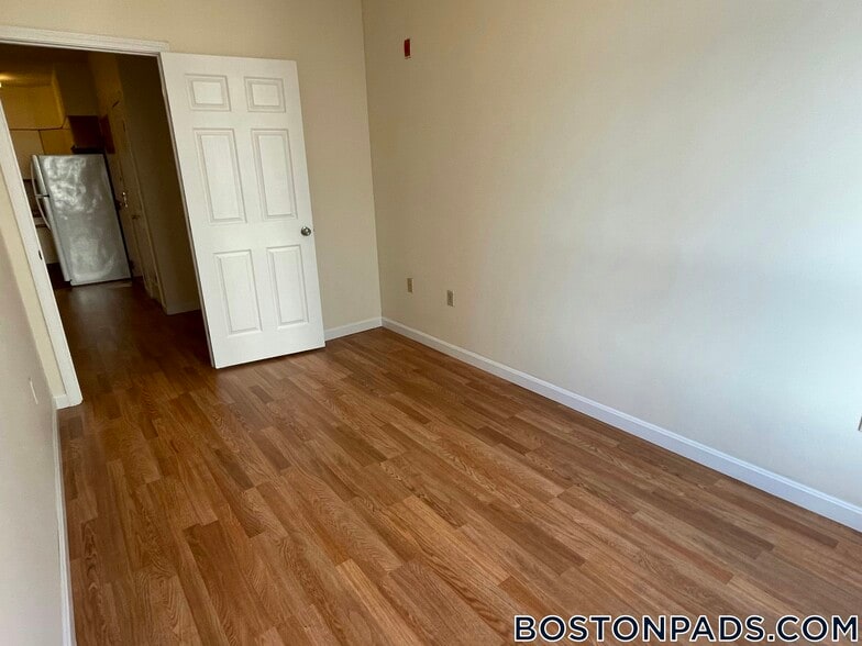 Building Photo - 81 Essex St