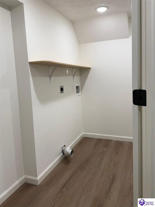 Building Photo - 913 Dogwood Cir