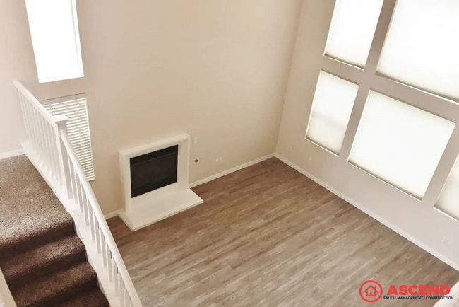 Building Photo - Charming 4-Bedroom, 2.5-Bath Home in 93311 – Gardener Included!