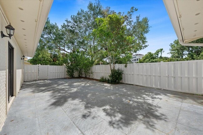 Building Photo - 12556 Woodmill Dr