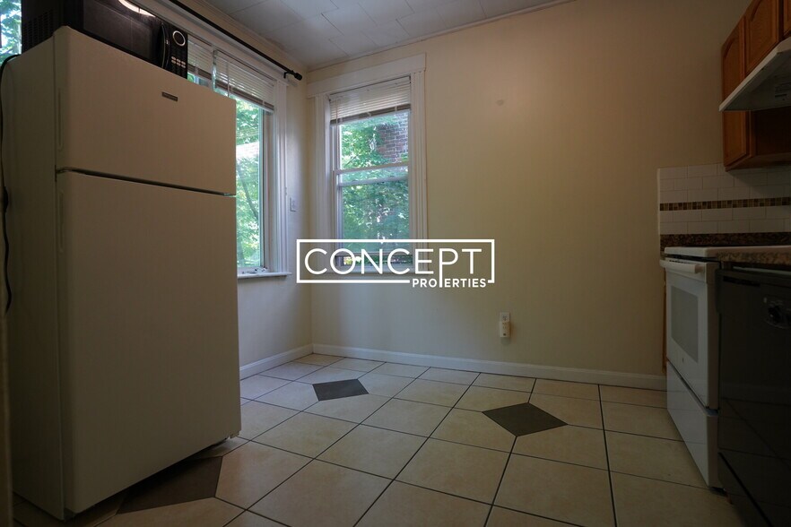 Building Photo - 18 Euston St