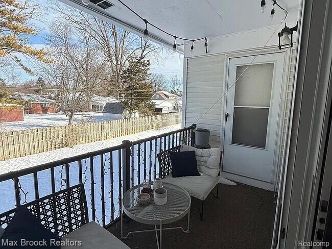 Building Photo - 42556 Plymouth Hollow Dr