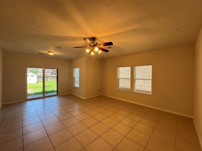 Building Photo - 8107 Gran Villa Dr