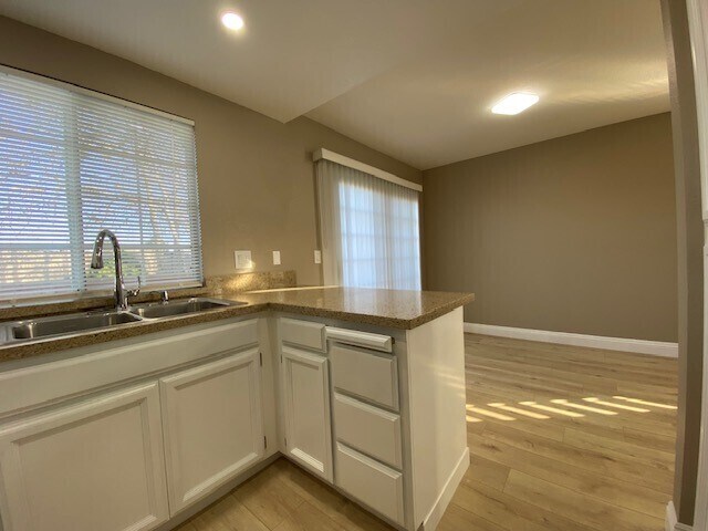 Building Photo - Beautiful Remodeled 3 Bedroom 2 Bathroom