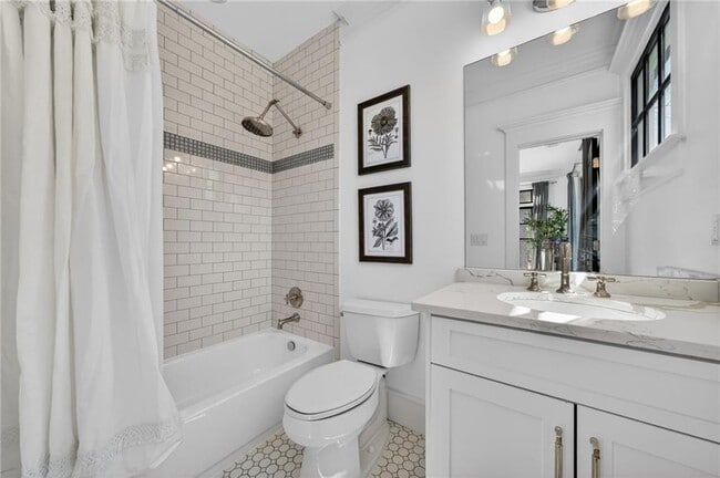 Building Photo - 1812 Wellbourne Dr NE