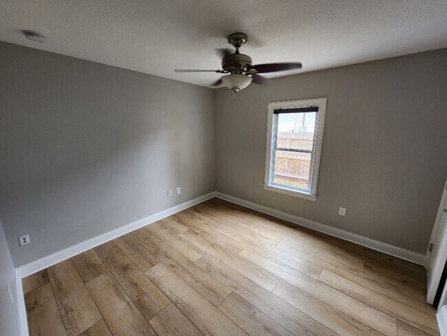 Building Photo - Lovely 3 Bedroom 1 Bath Home