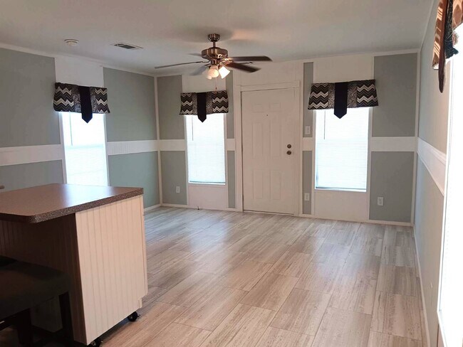 Building Photo - 548 Woodpecker Pike