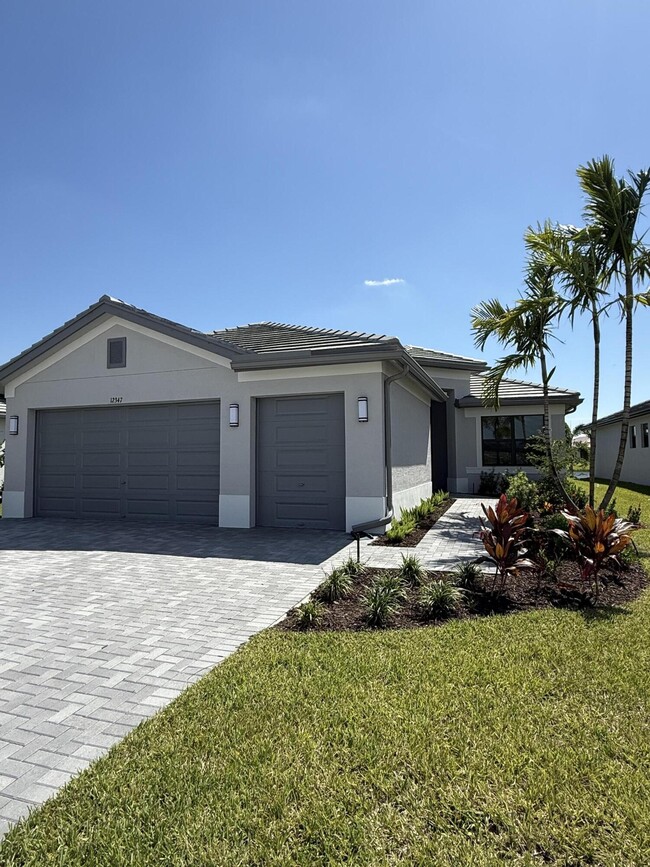 Building Photo - 12347 SW Compass Pt Dr
