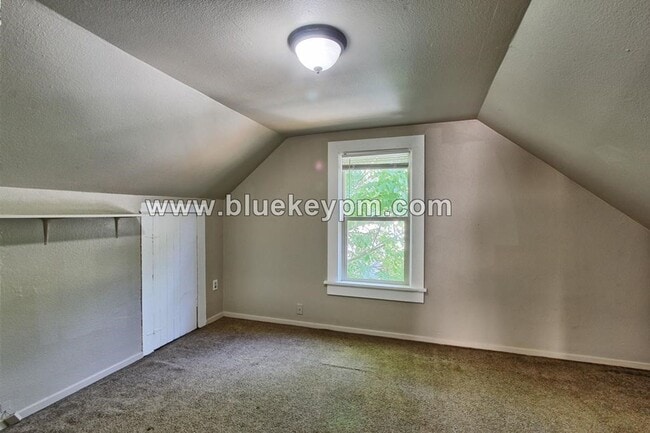 Building Photo - 3 bed, 1 bath Home w/ Easy Freeway Access Near Washington Elem School