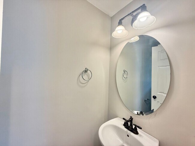 Building Photo - 6016 Namozine Ct