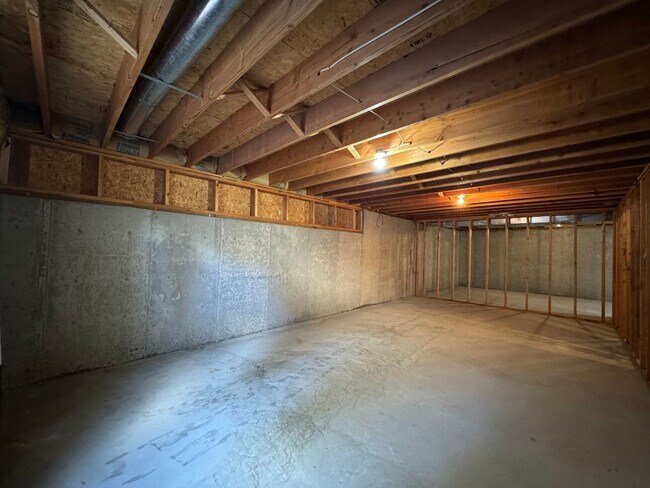 Building Photo - 6936 N Old Fort Dr