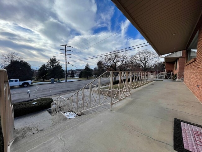 Building Photo - Gorgeous Mid-Century Modern Home Adjacent to BYU