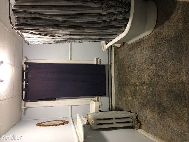 Building Photo - 1 br, 2 bath Apartment - 1102 N. Mangum